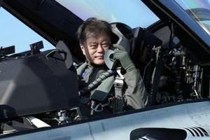Tổng thống Hàn Quốc cưỡi tiêm kích tới triển lãm