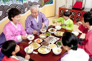 Lễ nghĩa trên bàn ăn của người Hàn Quốc