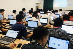 Căng thẳng trước kỳ thi thử tiếng Hàn đặc biệt trên máy tính tại Korea Link