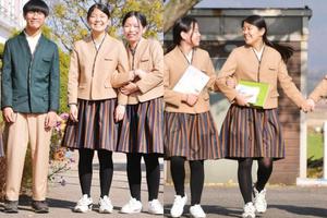 Học sinh Hàn Quốc bắt đầu mặc đồng phục hanbok đến trường