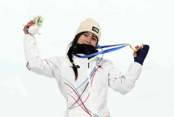 Vận động viên trượt ván tuyết Choi Ga-on gặt hái huy chương vàng Olympic đầy kịch tính