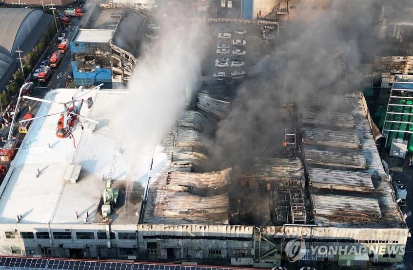 Cháy lớn ở nhà máy phụ tùng ôtô, 10 người chết