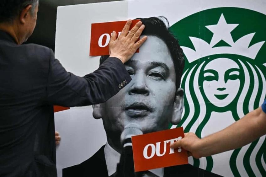 Lãnh đạo và nhân viên Starbucks Hàn Quốc phải học lại lịch sử