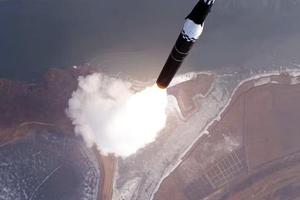 Hàn Quốc họp khẩn vì Triều Tiên liên tục phóng tên lửa ra biển