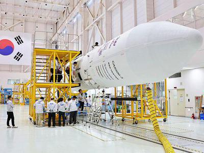 Seoul hoàn tất lắp ráp tên lửa Nuri chuẩn bị cho vụ...