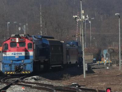 Hàn Quốc khôi phục tuyến tàu du lịch đến biên giới...