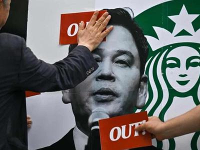 Lãnh đạo và nhân viên Starbucks Hàn Quốc phải học...