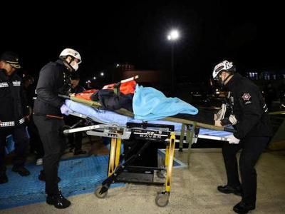 Phà chở 267 người mắc cạn do người lái mải xem...